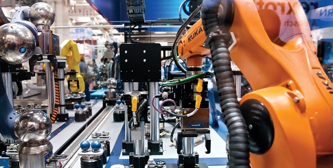 工业自动化新趋势：智能管控系统与网络化革新