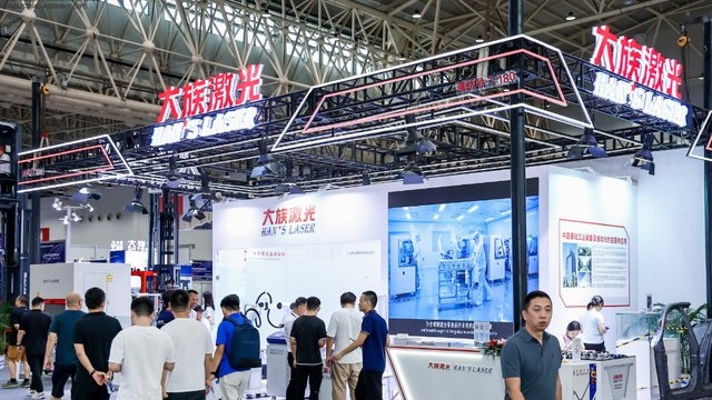 协作机器人闪耀展会,2025武汉智能工业及自动化展开创工业发展新篇章