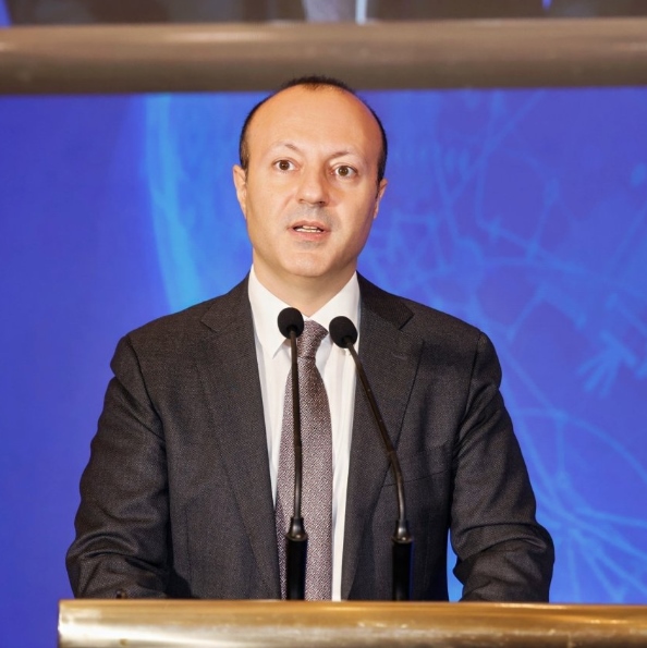 特穆尔·纳迪罗格鲁